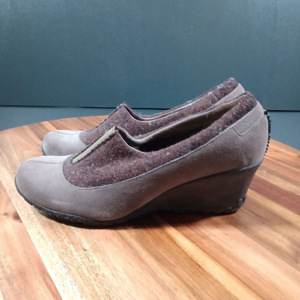 Merrell Tulip‎ Grey Wool Wedge Heels Womens Size 6.5 Suede Slip On Vibram Sole